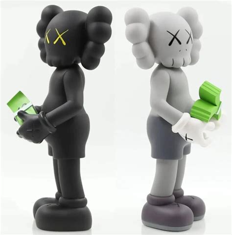 Kaws 公仔的價格推薦 .